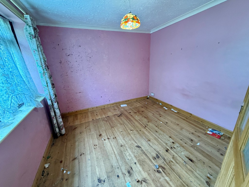 Lot: 79 - DETACHED BUNGALOW FOR IMPROVEMENT - Bedroom one